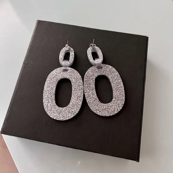 💥💥HOST PICK!!💥💥 SALE!!💥💥 NWOT Shashi earrings - Picture 1 of 3